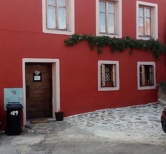 斯波约瓦奇公寓 *